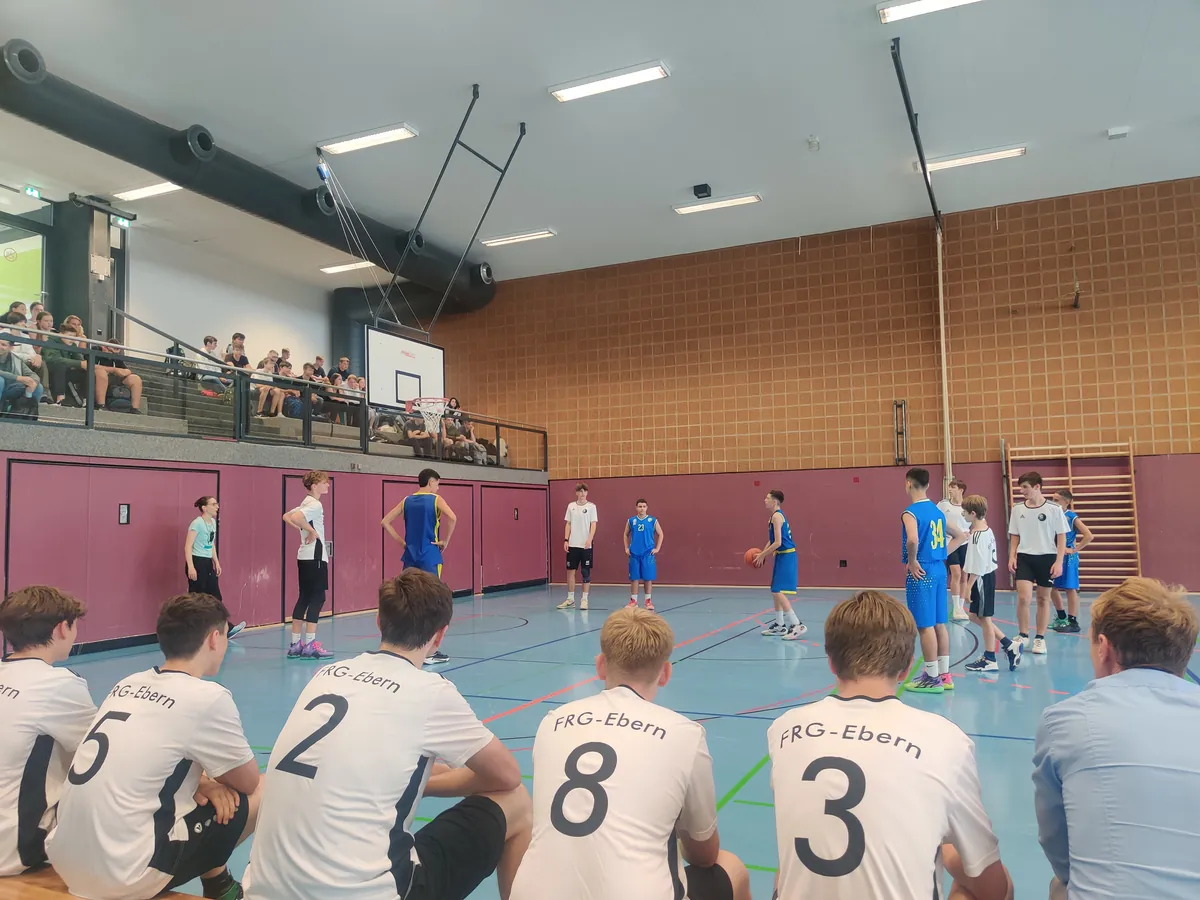 Ein Freiwurf bei einem Basketballspiel